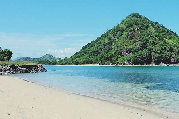 pantai-waecicu